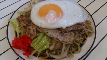 焼きそば肉玉子入り♪つるや