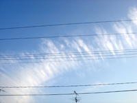 帯状の白い雲