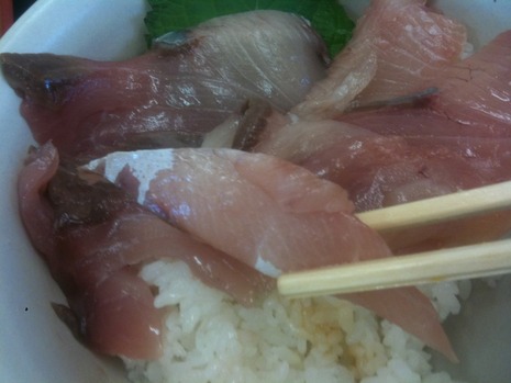 ブリ刺し丼