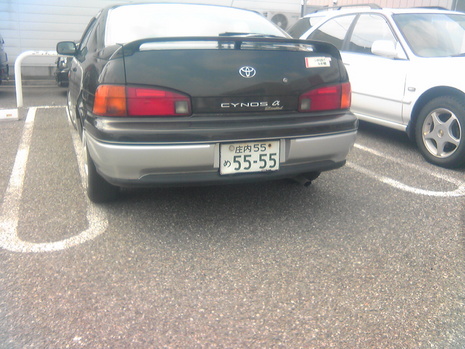駐車場で…