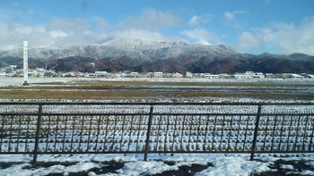 現場に向かう途中の、村山　東根　雪が少ない！！