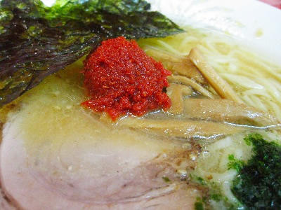 東京 稲荷町にて赤湯ラーメンが楽しめる「凡凡ハウス」