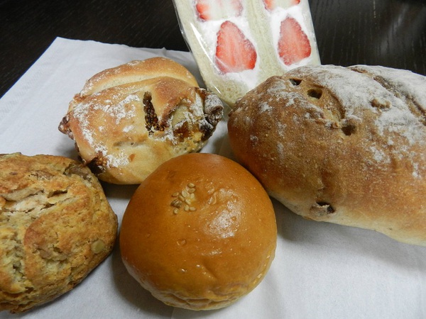 カフェ余目製パンの天然酵母のぶどうパン
