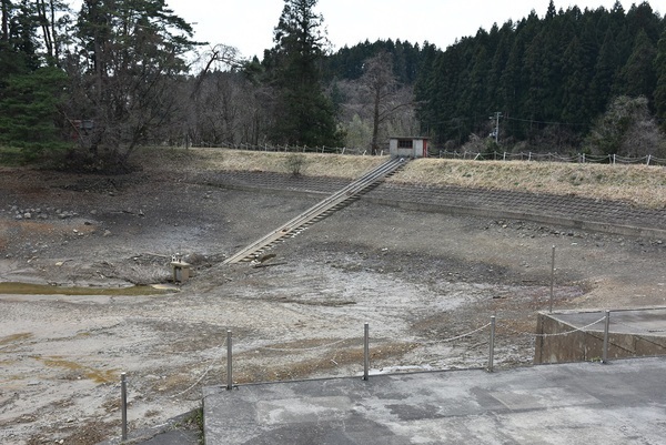 新溜親水広場が工事中 新溜親水広場が工事中