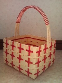 プラス模様のカゴ