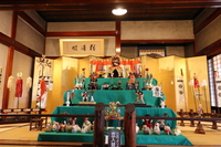 旧青山本邸の武者人形展示