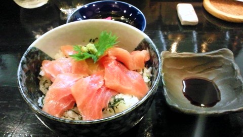 まぐろ丼