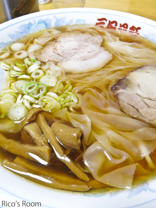 R 『ワンタンメン乱切り麺』三日月軒 東中の口店/職人技に感動♪ R 『ワンタンメン乱切り麺』三日月軒 東中の口店/職人技に感動♪