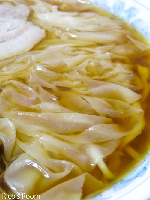 R 『ワンタンメン乱切り麺』三日月軒 東中の口店/職人技に感動♪ R 『ワンタンメン乱切り麺』三日月軒 東中の口店/職人技に感動♪