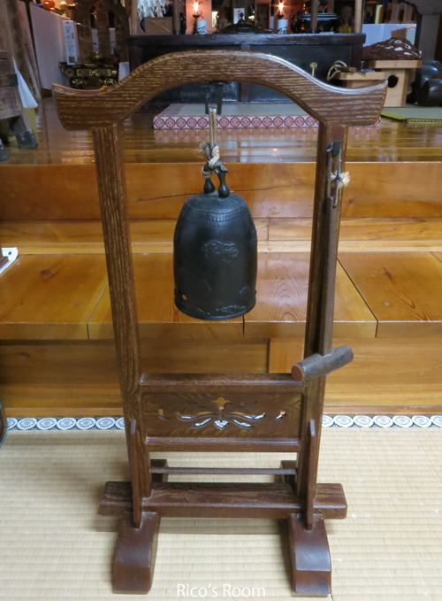 R 抹茶を点てて思い出した『千利休の喚鐘(かんしょう)』(羽黒の宿坊/三山大愛教会)のこと。 R 抹茶を点てて思い出した『千利休の喚鐘(かんしょう)』(羽黒の宿坊/三山大愛教会)のこと。