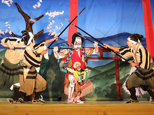 R 酒田『黒森歌舞伎夏公演/義経千本桜(伏見稲荷鳥居前の場)』庄内PHOTOS/フォトグラファー2名の写真 R 酒田『黒森歌舞伎夏公演/義経千本桜(伏見稲荷鳥居前の場)』庄内PHOTOS/フォトグラファー2名の写真