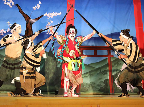 R 酒田『黒森歌舞伎夏公演/義経千本桜(伏見稲荷鳥居前の場)』庄内PHOTOS/フォトグラファー2名の写真 R 酒田『黒森歌舞伎夏公演/義経千本桜(伏見稲荷鳥居前の場)』庄内PHOTOS/フォトグラファー2名の写真