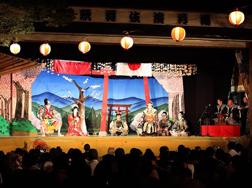 R 酒田『黒森歌舞伎夏公演/義経千本桜(伏見稲荷鳥居前の場)』庄内PHOTOS/フォトグラファー2名の写真 R 酒田『黒森歌舞伎夏公演/義経千本桜(伏見稲荷鳥居前の場)』庄内PHOTOS/フォトグラファー2名の写真