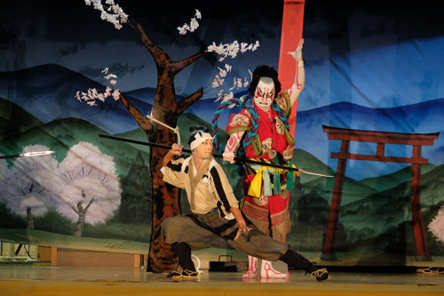 R 酒田『黒森歌舞伎夏公演/義経千本桜(伏見稲荷鳥居前の場)』庄内PHOTOS/フォトグラファー2名の写真 R 酒田『黒森歌舞伎夏公演/義経千本桜(伏見稲荷鳥居前の場)』庄内PHOTOS/フォトグラファー2名の写真