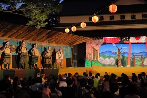 R 酒田『黒森歌舞伎夏公演/義経千本桜(伏見稲荷鳥居前の場)』庄内PHOTOS/フォトグラファー2名の写真 R 酒田『黒森歌舞伎夏公演/義経千本桜(伏見稲荷鳥居前の場)』庄内PHOTOS/フォトグラファー2名の写真