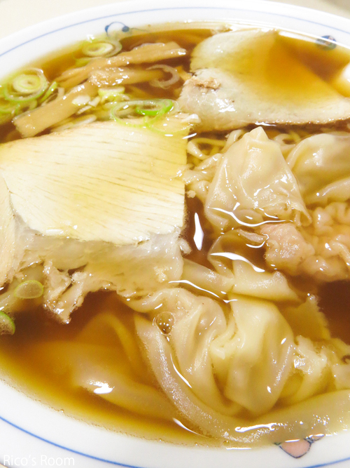 R 安心して駆け込める『めん類専門店/川柳食堂』のワンタンメン♪ R 安心して駆け込める『めん類専門店/川柳食堂』のワンタンメン♪