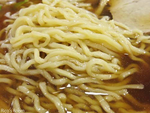 R めん類専門店『川柳』で、久々の『ワンタンメン』 R めん類専門店『川柳』で、久々の『ワンタンメン』
