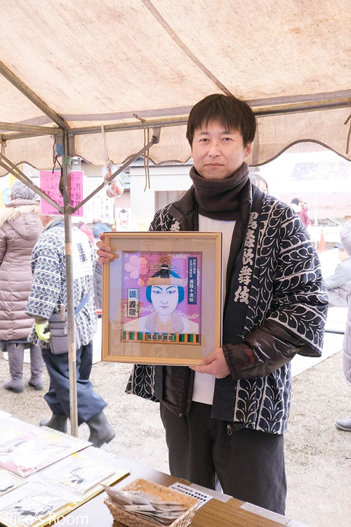 R 二枚目歌舞伎役者/尾上貴基さんが『黒森歌舞伎押絵』と『プレミアム金隈取りTシャツ』をお買い上げくださいました♡ R 二枚目歌舞伎役者/尾上貴基さんが『黒森歌舞伎押絵』と『プレミアム金隈取りTシャツ』をお買い上げくださいました♡
