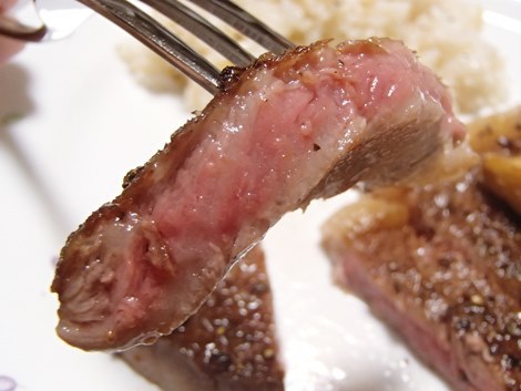 松阪牛赤身ステーキ・鯛のアラ汁・ちくわ＆きゅうり・きもどとコンニャクの味噌和え