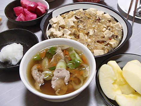 肉餅・肉豆腐あんかけ・赤かぶ漬・大根おろし・サンふじ