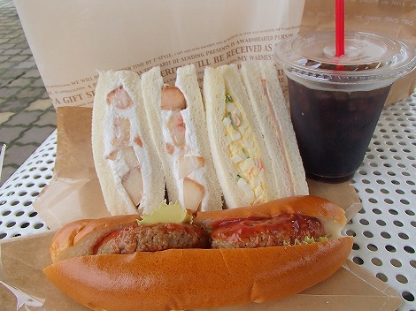 カフェ余目製パン・サンドイッチ・ハンバーグ・ももサンド・食パン・スモークサーモン・梵天焼