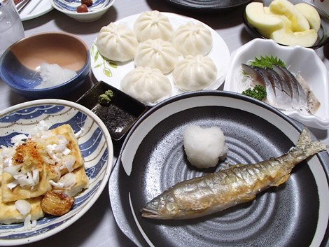 鮎塩焼き・〆鯖・揚げ出し豆腐風・肉まん・大根おろし・サンふじ