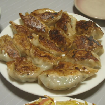 手作り餃子・ギョウザ・梅田屋の皮