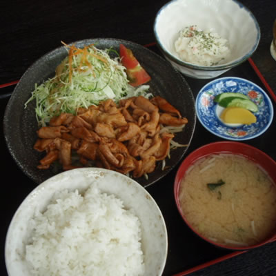 ピリ辛ホルモン定食・生姜焼き定食・ごはん職人六兵衛