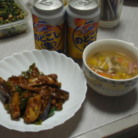 茄子（なす）とピーマンと挽肉の炒め物・野菜スープ