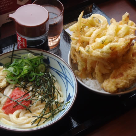 明太釜揚げうどん・かき揚げ・かしわ天・きす天・天丼・丸亀製麺