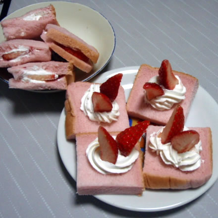 いちごみるく風味ふんわり食パン・ヤマザキ