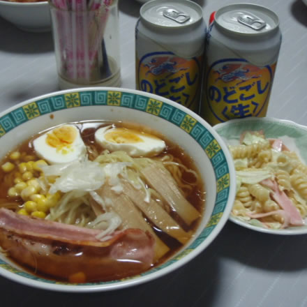 醤油ラーメン・フジッリのサラダ