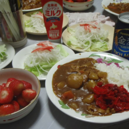 金曜カレー・海軍カレー・福神漬・いちご・コンデンスミルク