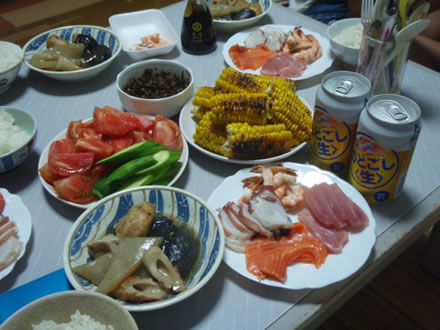 刺身盛合せ・茄子、がんも、こんにゃく、ちくわの煮物・焼きとうもろこし