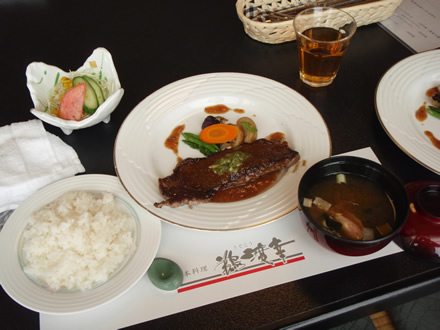 鵜渡幸でランチ・妹夫婦の甥がやってきた・焼き魚膳・お造り膳