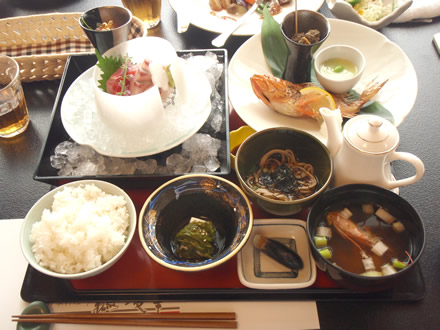 鵜渡幸でランチ・妹夫婦の甥がやってきた・焼き魚膳・お造り膳