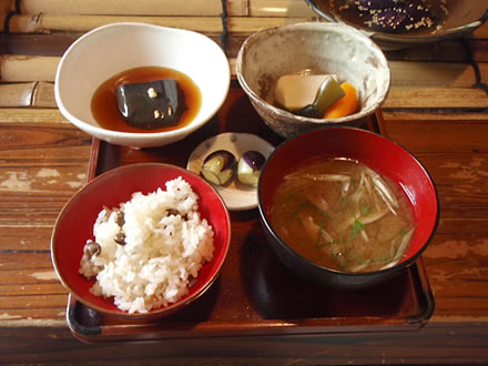 知憩軒・鶴岡市西荒屋宮の根91