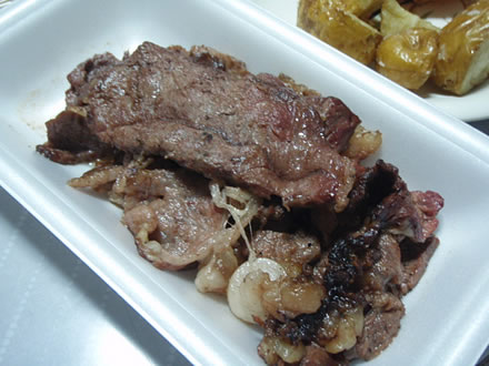 がんばろう東北!酒田産牛肉まつり・酒田産牛肉一皿200円