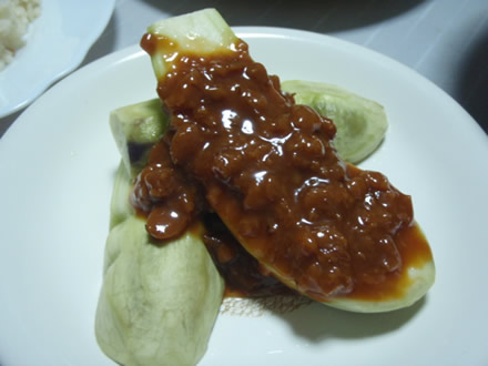 しょうゆの実・蒸し茄子・ピーマン肉詰・うどん・果実の瞬間