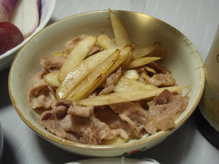 まこもたけと豚肉の炒め物・いか、鯛、えびの刺身・弁慶飯・さば味噌煮・アルザスワイン