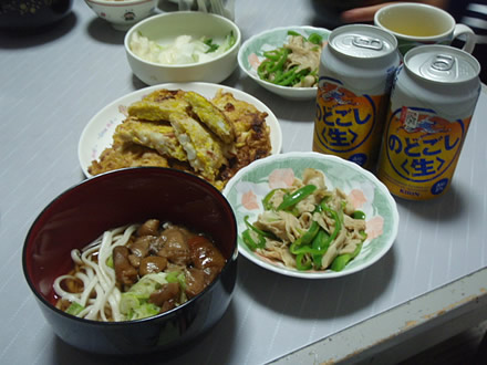 あみ茸うどん・杉かのかとピーマンの炒め物・黄菊とちくわの天ぷら