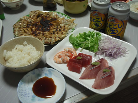 酒田産わらさ・まぐろ・えび・辛味大根・水菜・餃子(市販)・食パン・ラフランス
