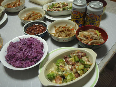煮豆とユーロスターのグラタン・すいとん汁・煮豆・きんぴらごぼう