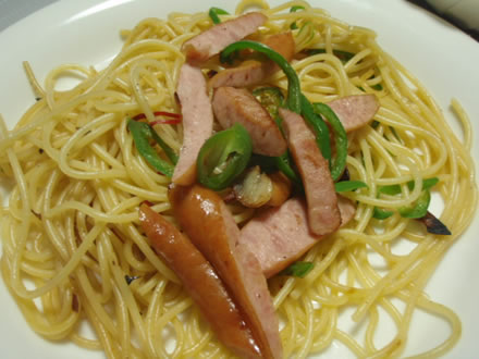 ペペロンチーノ・里芋と鶏肉とごぼうの煮物・青菜漬・平田赤ねぎ