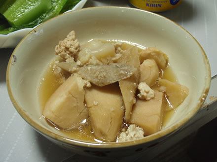 ペペロンチーノ・里芋と鶏肉とごぼうの煮物・青菜漬・平田赤ねぎ