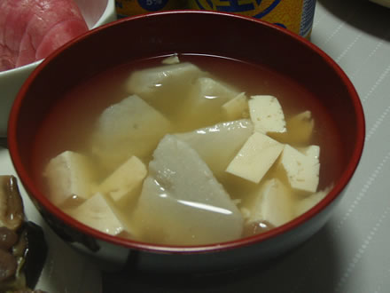 そら豆米粉塩焼きそば・牛肉ときのこのオイスターソース炒め・ずいき芋の味噌汁・わかさぎ甘露煮