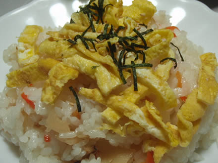 ちらし寿司・骨付きチキン・白菜ともやしと小松菜のおひたし・苺チョコケーキ