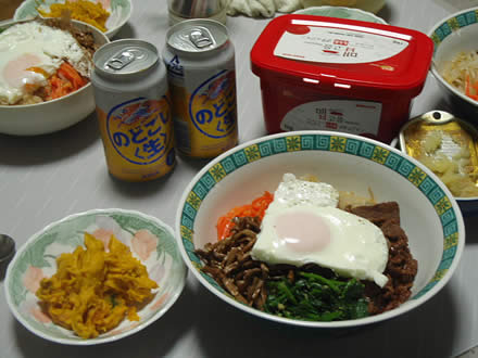 ビビンバ(牛肉・目玉焼き・人参・もやし・ほうれん草・コチュジャン)・かぼちゃサラダ