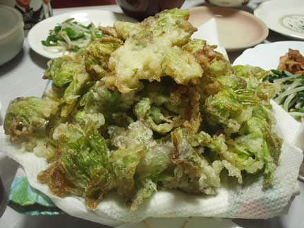 ふきのとうの天ぷら・豚肉の生姜焼き・サーモンのアラ汁
