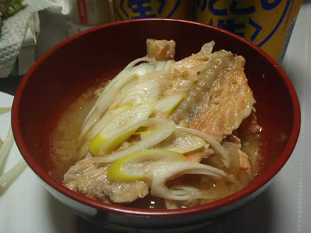 ふきのとうの天ぷら・豚肉の生姜焼き・サーモンのアラ汁